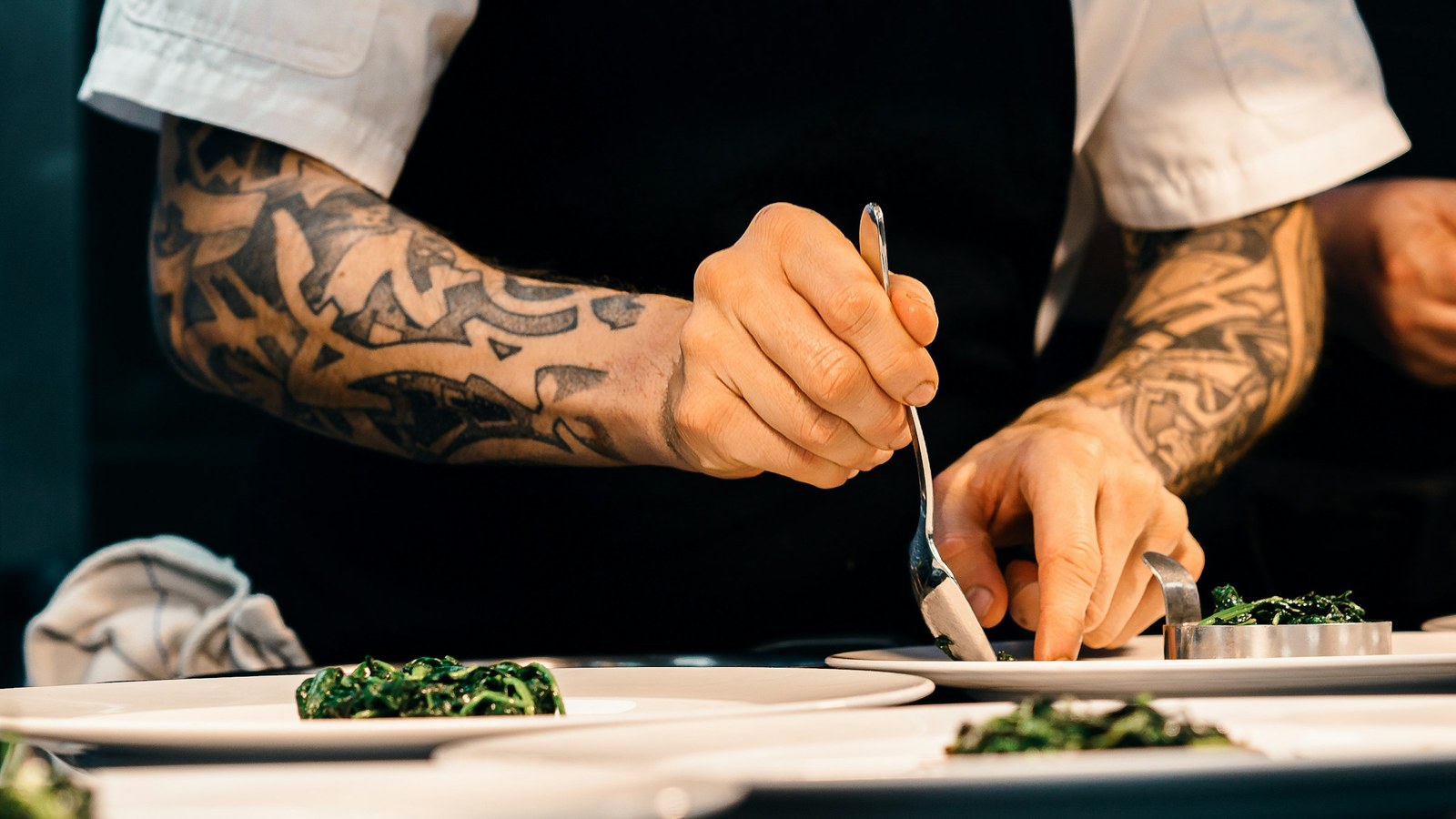 Ficha técnica no restaurante: como padronizar porções e enxergar o custo de cada prato